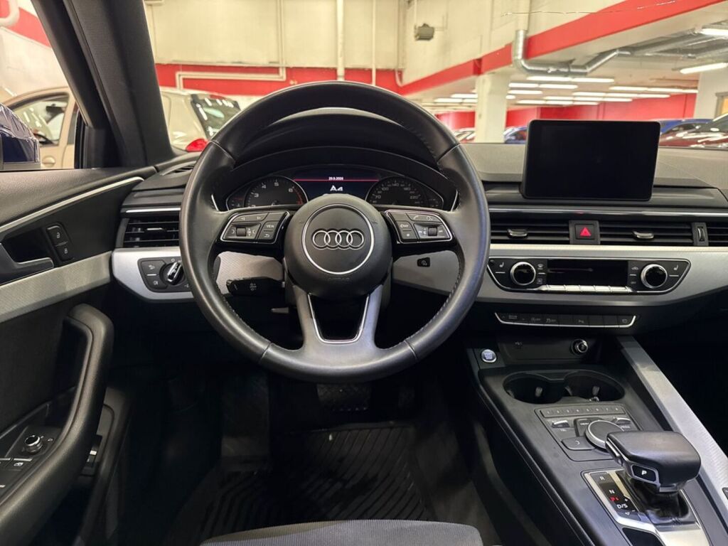 Audi A4 2018 Sininen