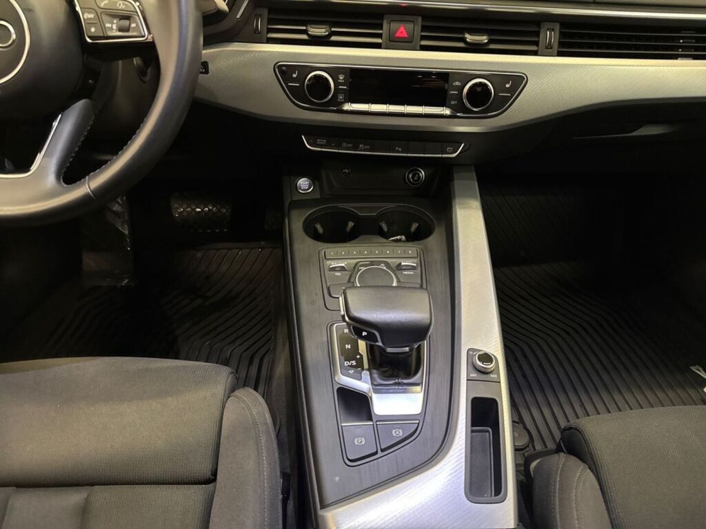 Audi A4 2018 Sininen