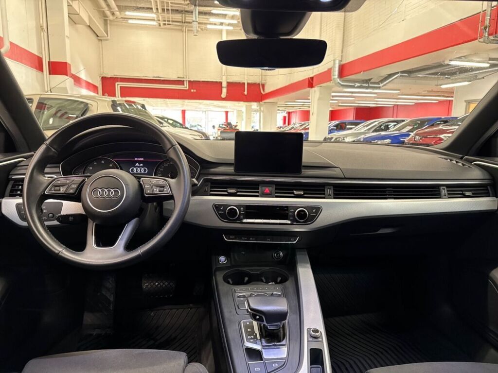 Audi A4 2018 Sininen