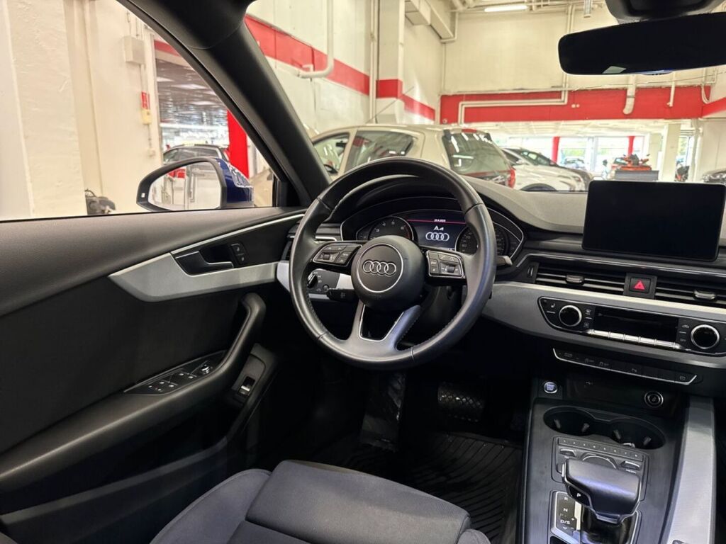 Audi A4 2018 Sininen