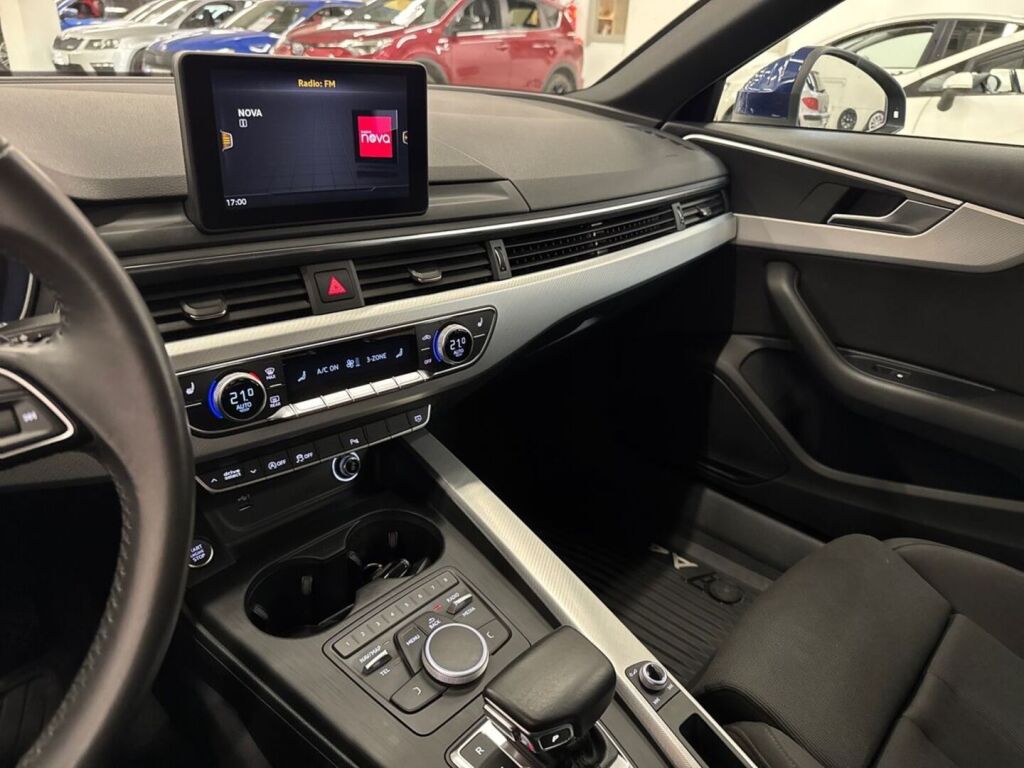 Audi A4 2018 Sininen