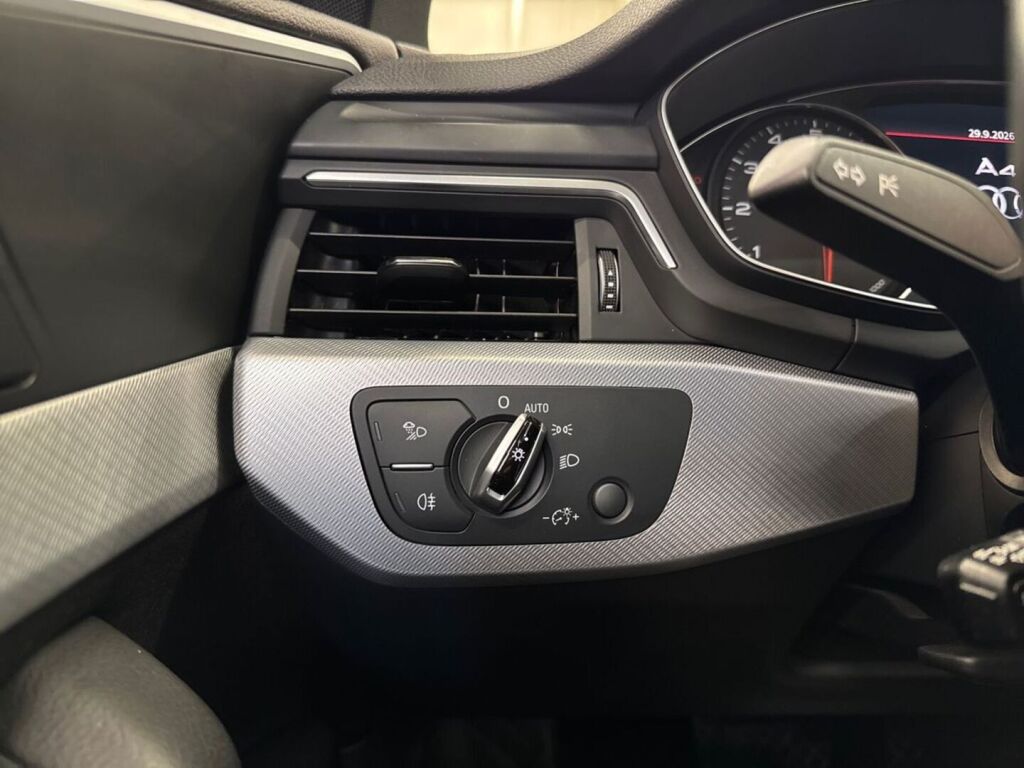 Audi A4 2018 Sininen