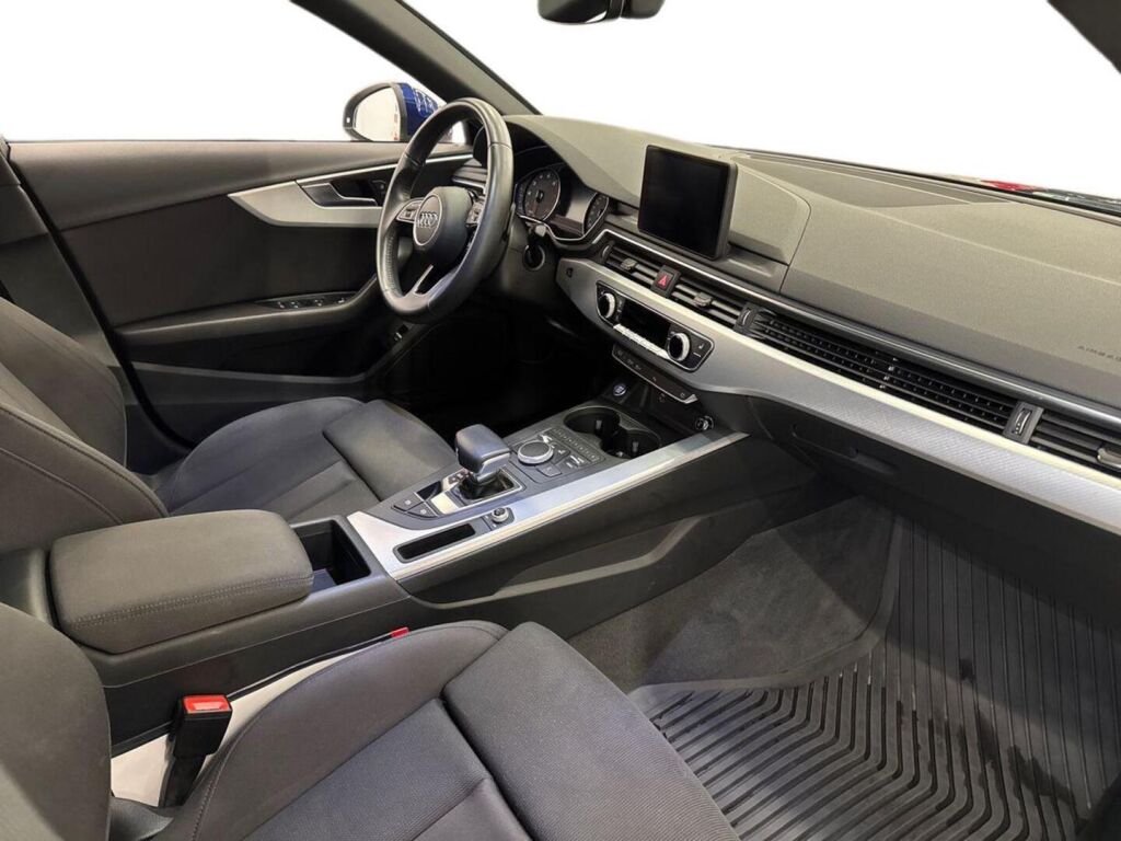 Audi A4 2018 Sininen