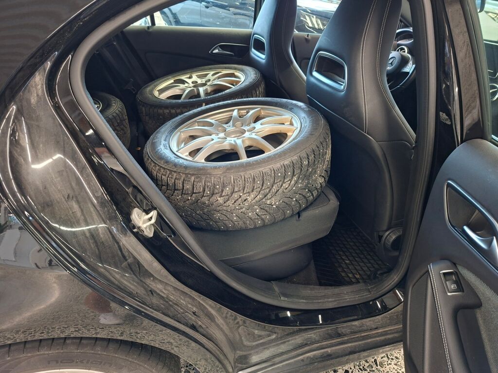 Mercedes-Benz A 2017 Musta