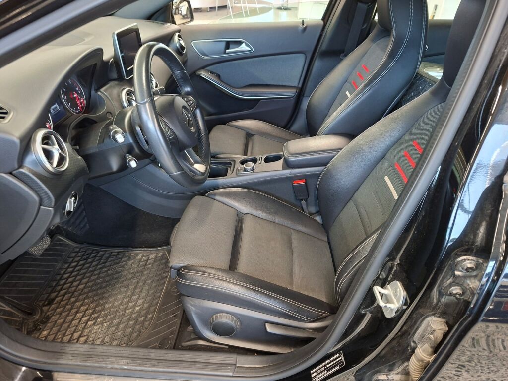 Mercedes-Benz A 2017 Musta