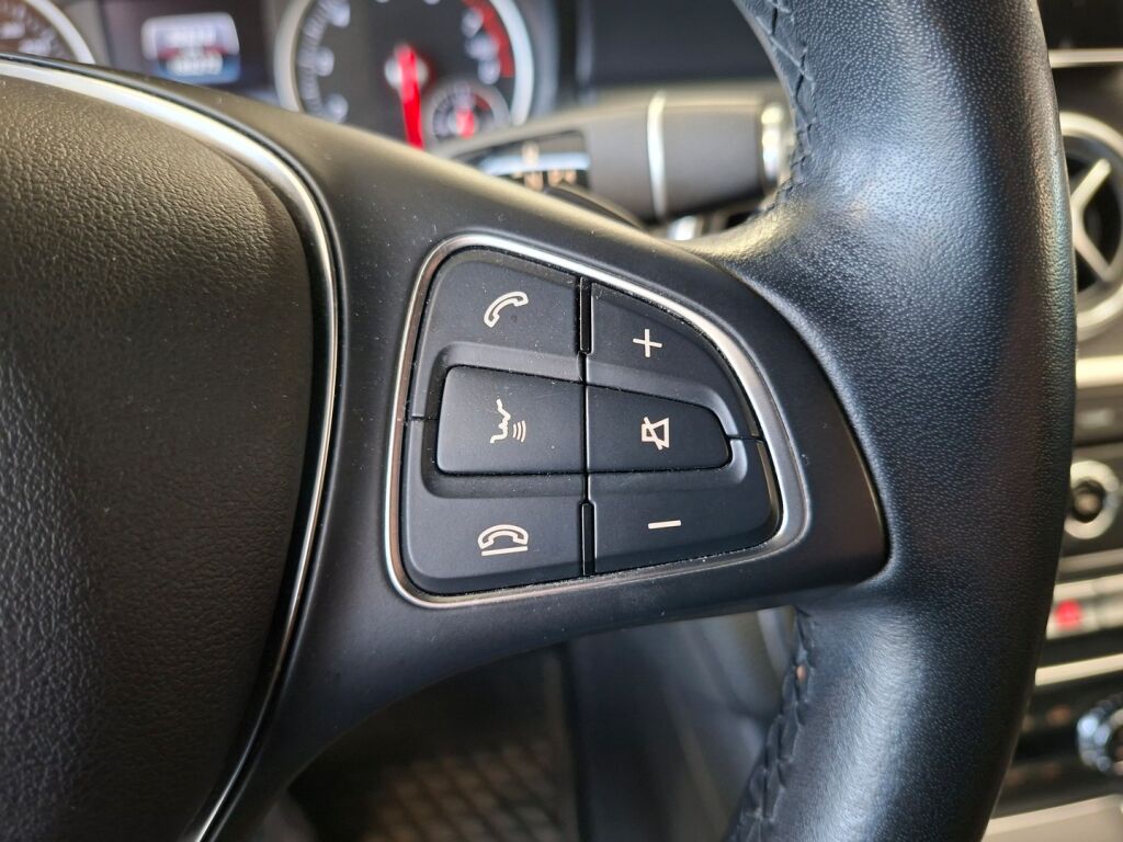 Mercedes-Benz A 2017 Musta