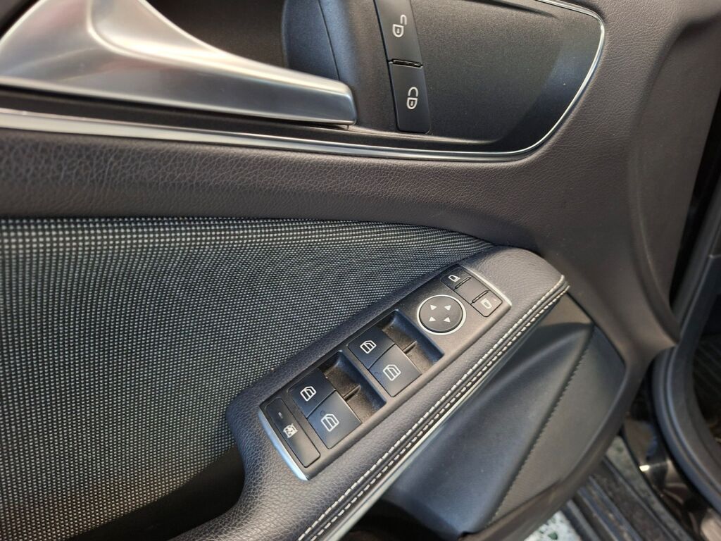 Mercedes-Benz A 2017 Musta