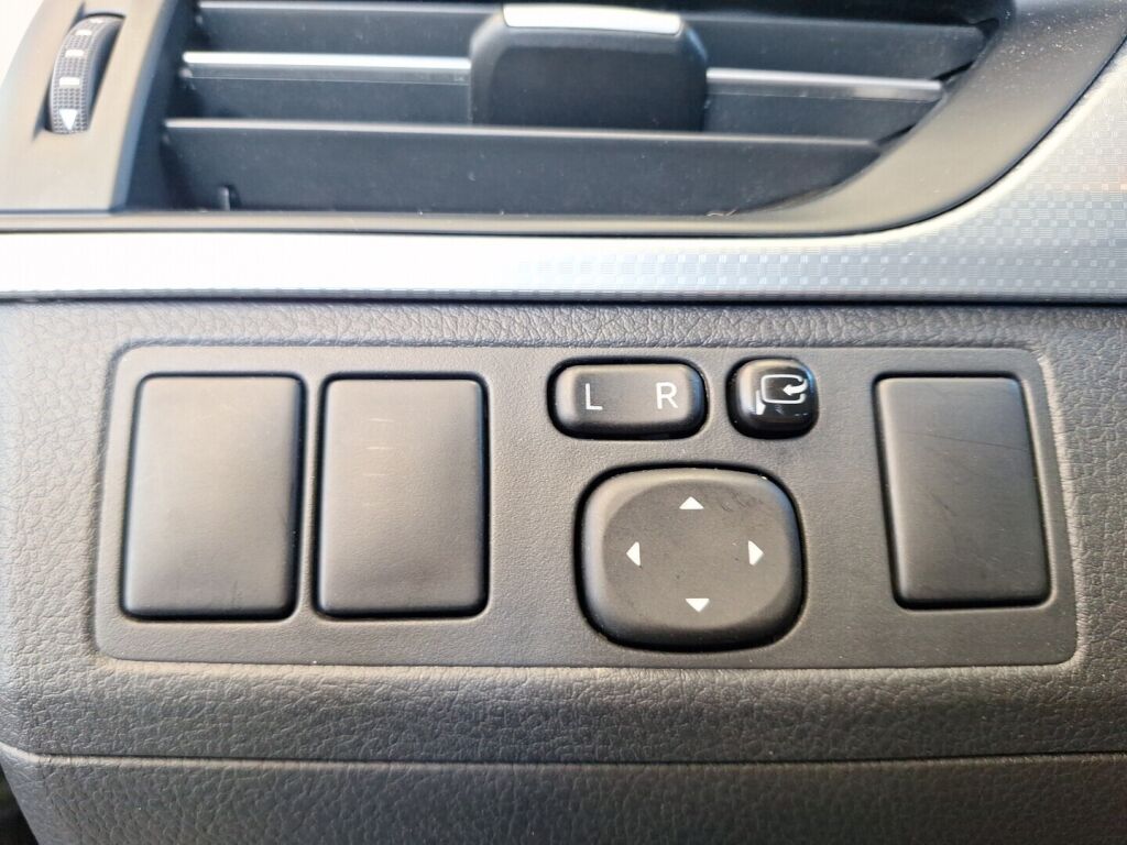 Toyota Avensis 2016 Harmaa