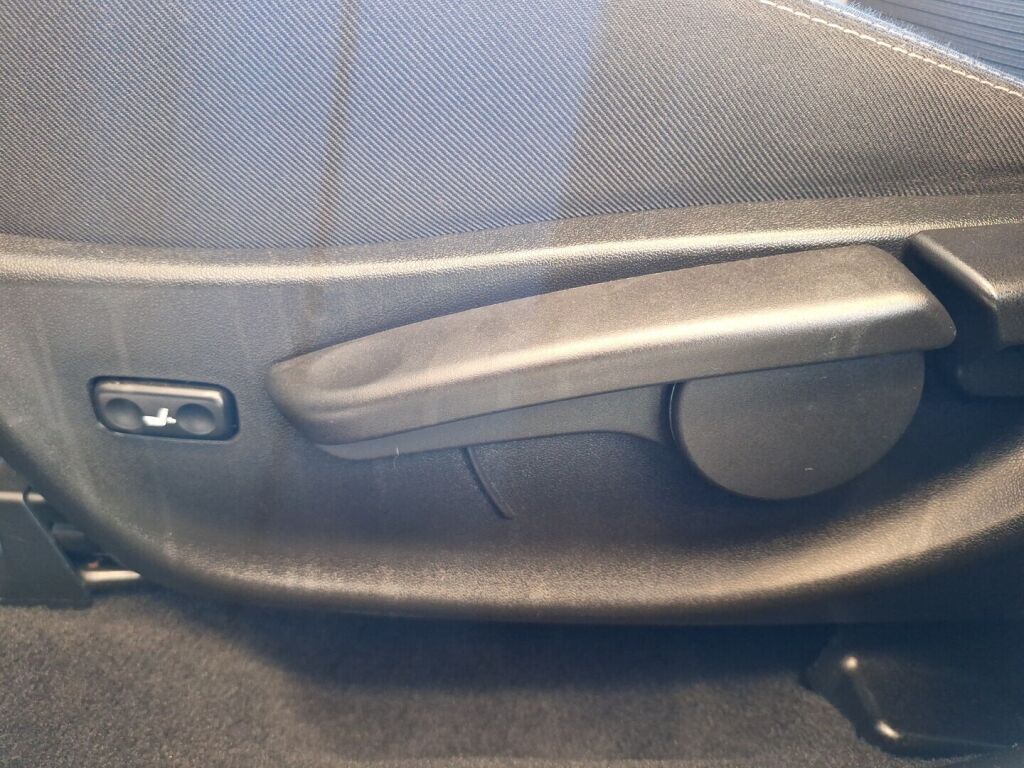 Toyota Avensis 2016 Harmaa