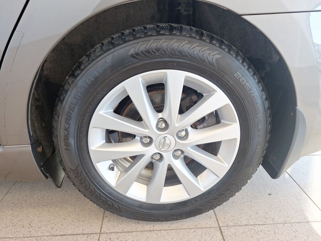Toyota Avensis 2016 Harmaa