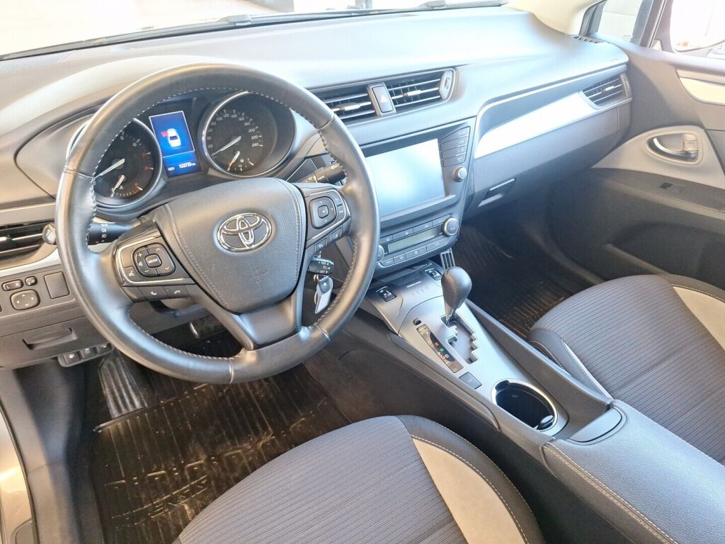 Toyota Avensis 2016 Harmaa