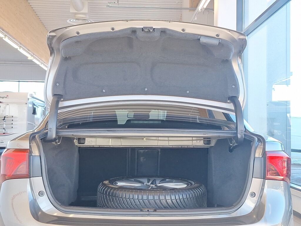 Toyota Avensis 2016 Harmaa
