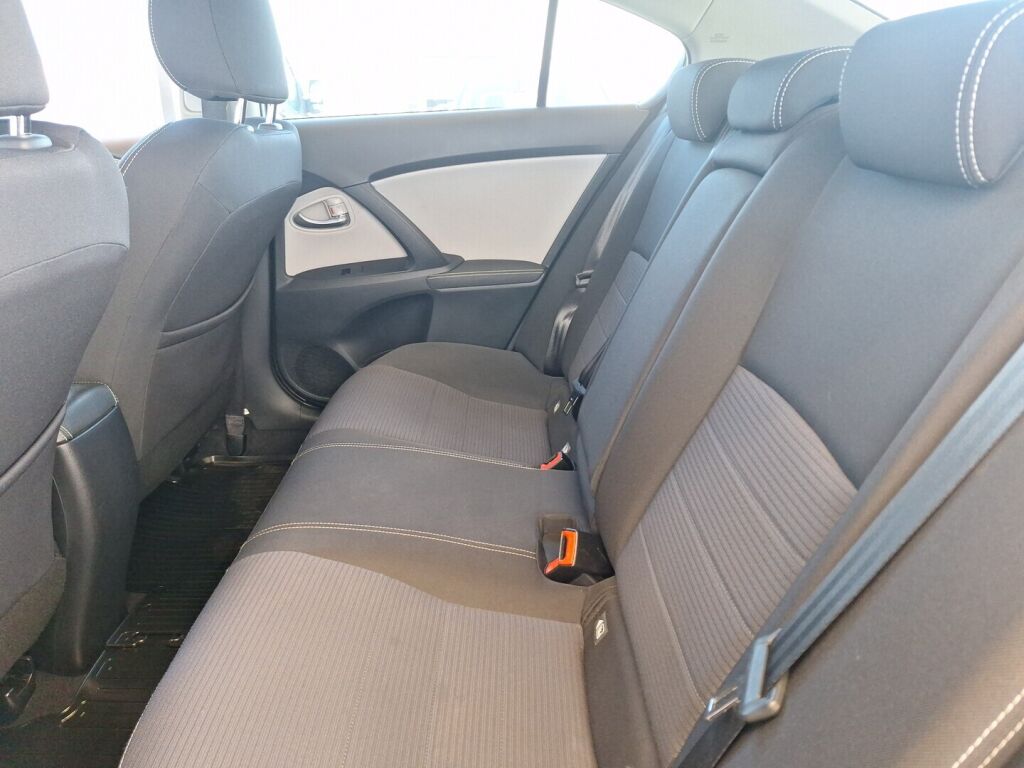 Toyota Avensis 2016 Harmaa
