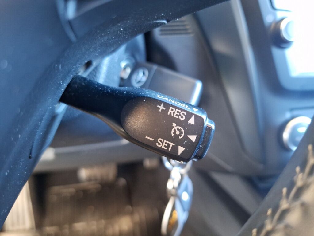 Toyota Avensis 2016 Harmaa