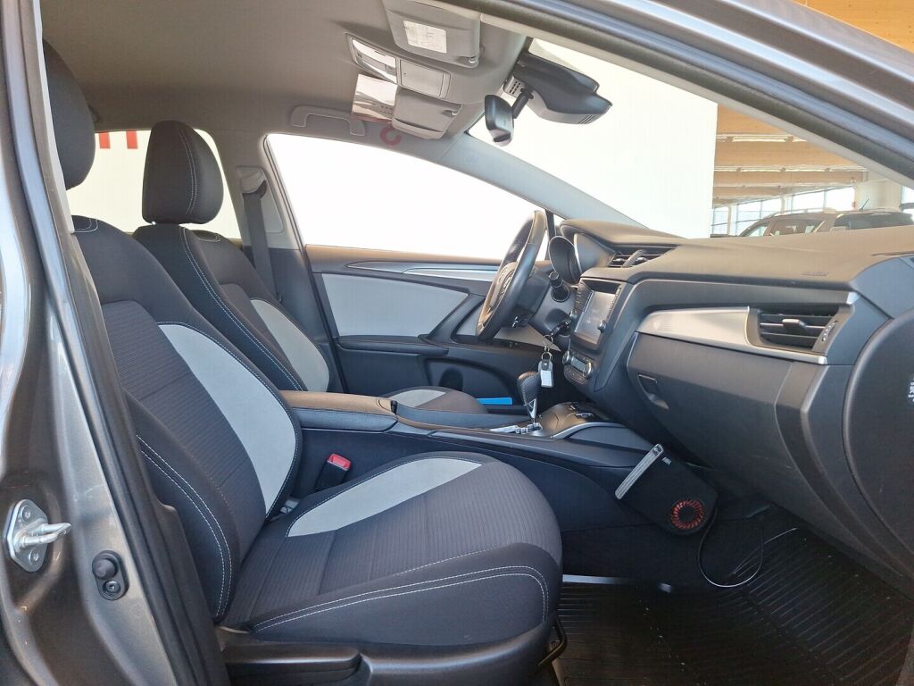 Toyota Avensis 2016 Harmaa