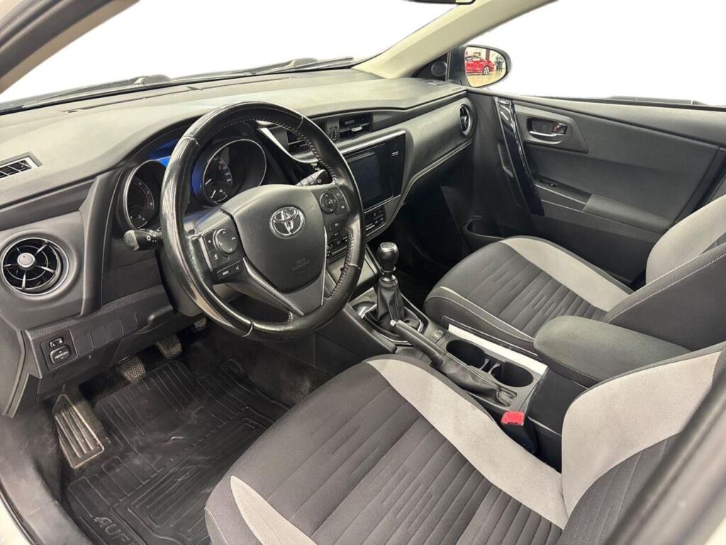 Toyota Auris 2017 Valkoinen