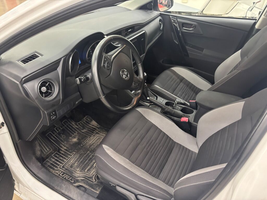 Toyota Auris 2017 Valkoinen