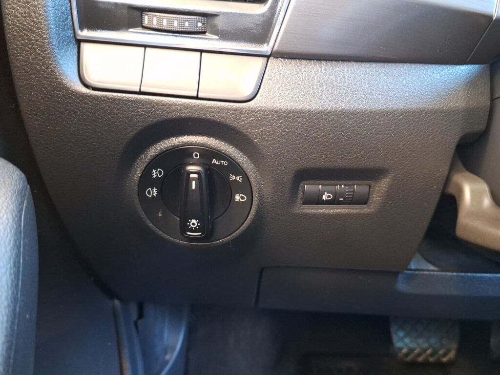 Skoda Fabia 2017 Ruskea (beige)