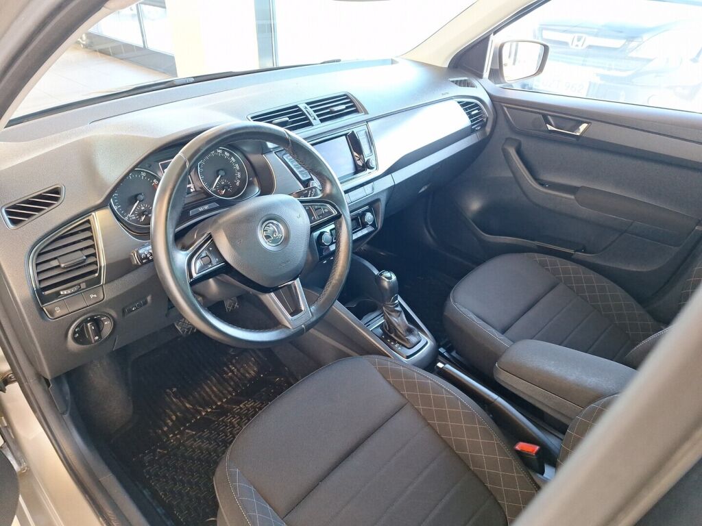 Skoda Fabia 2017 Ruskea (beige)