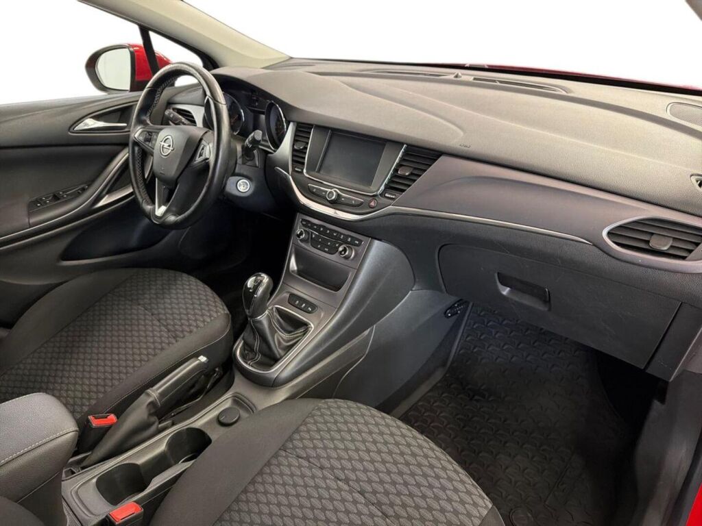 Opel Astra 2017 Punainen