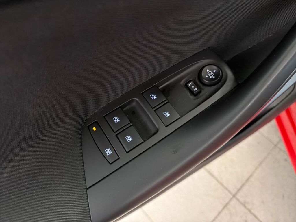 Opel Astra 2017 Punainen