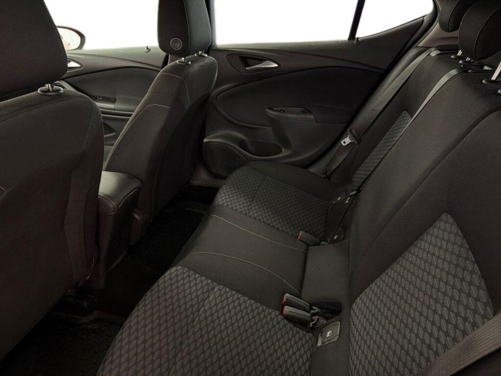 Opel Astra 2017 Punainen