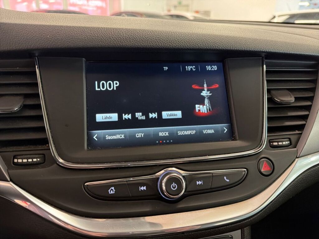 Opel Astra 2017 Punainen