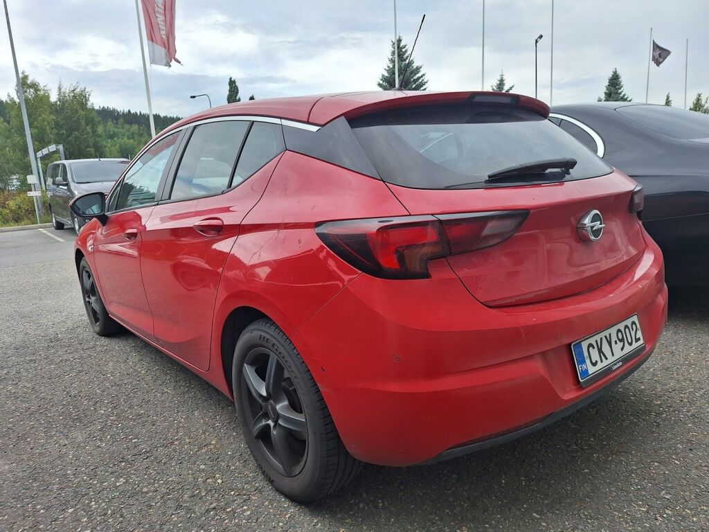 Opel Astra 2017 Punainen