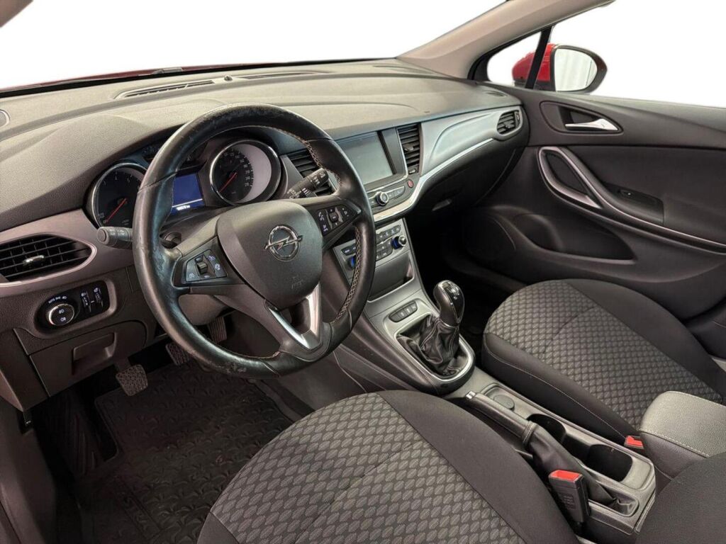 Opel Astra 2017 Punainen