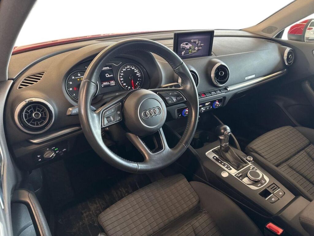 Audi A3 2018 Punainen