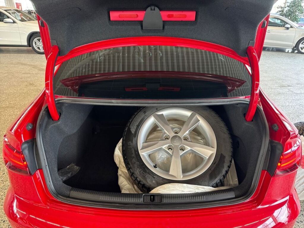 Audi A3 2018 Punainen