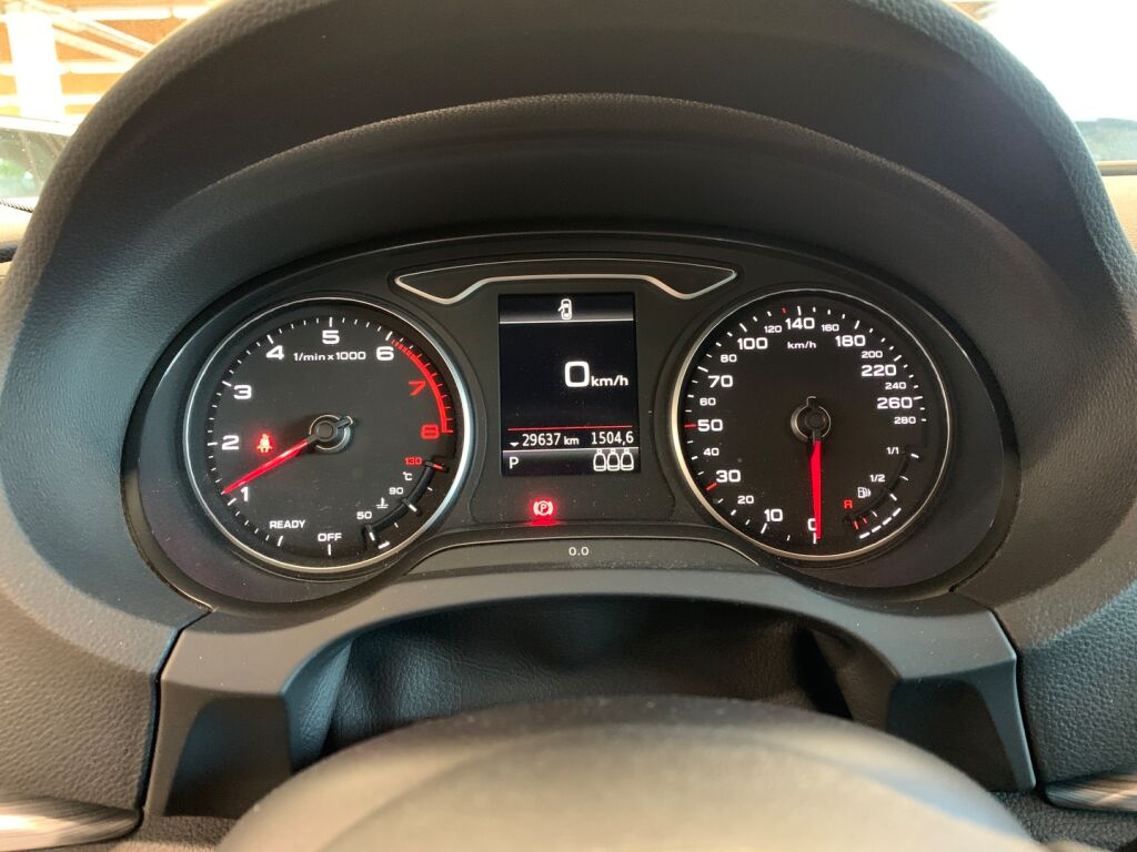 Audi A3 2018 Punainen