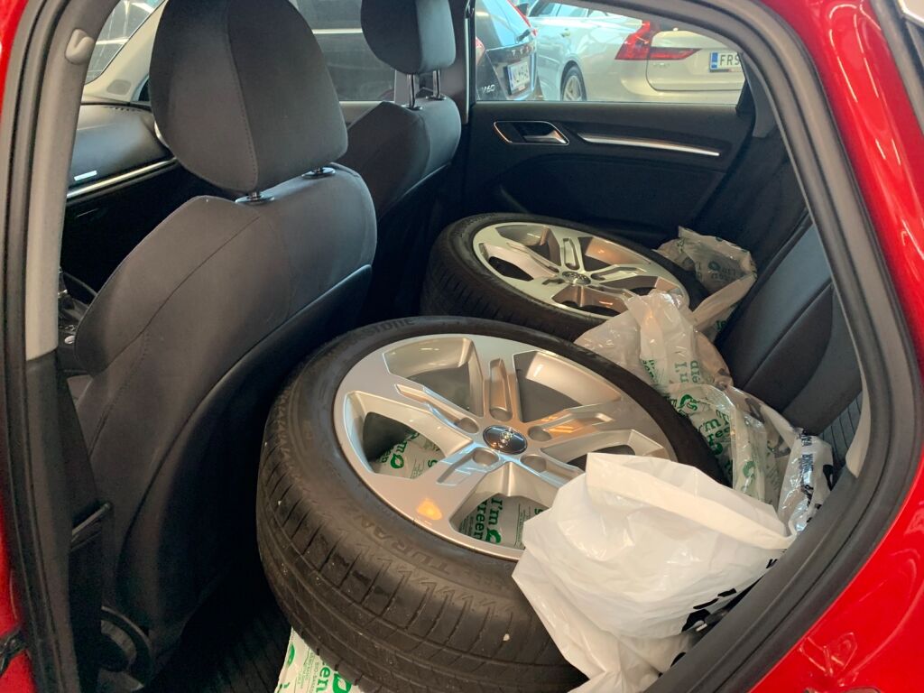 Audi A3 2018 Punainen