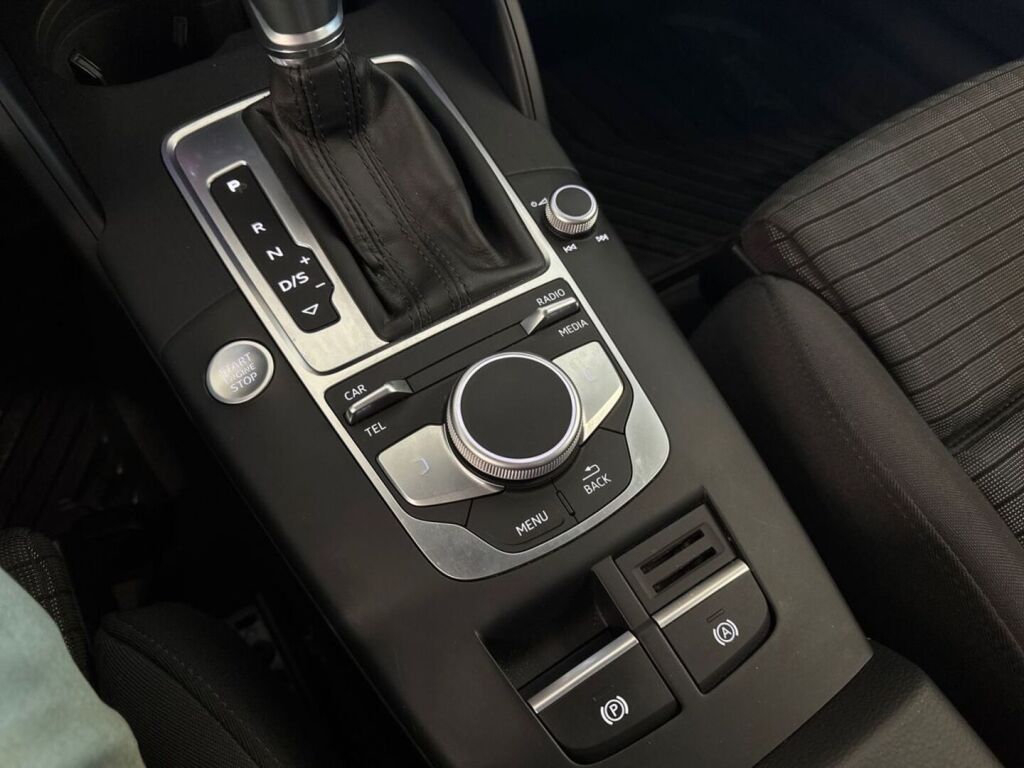 Audi A3 2018 Punainen