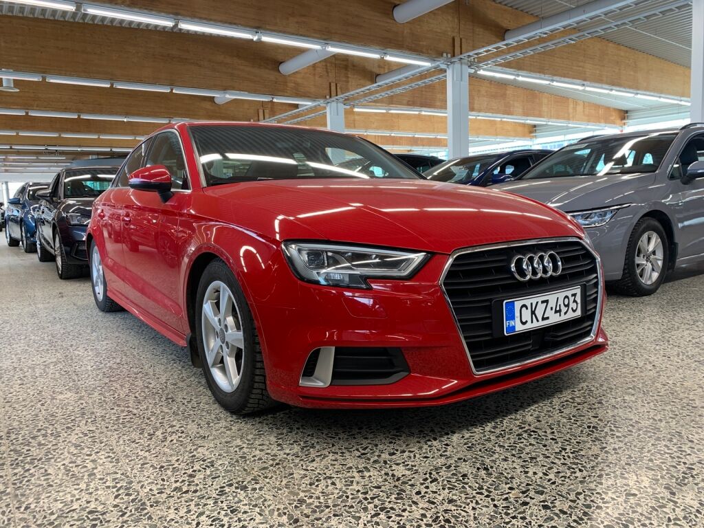 Audi A3 2018 Punainen