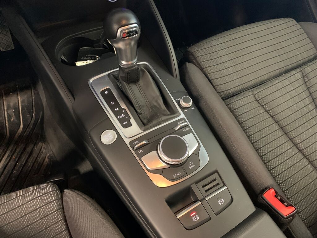 Audi A3 2018 Punainen