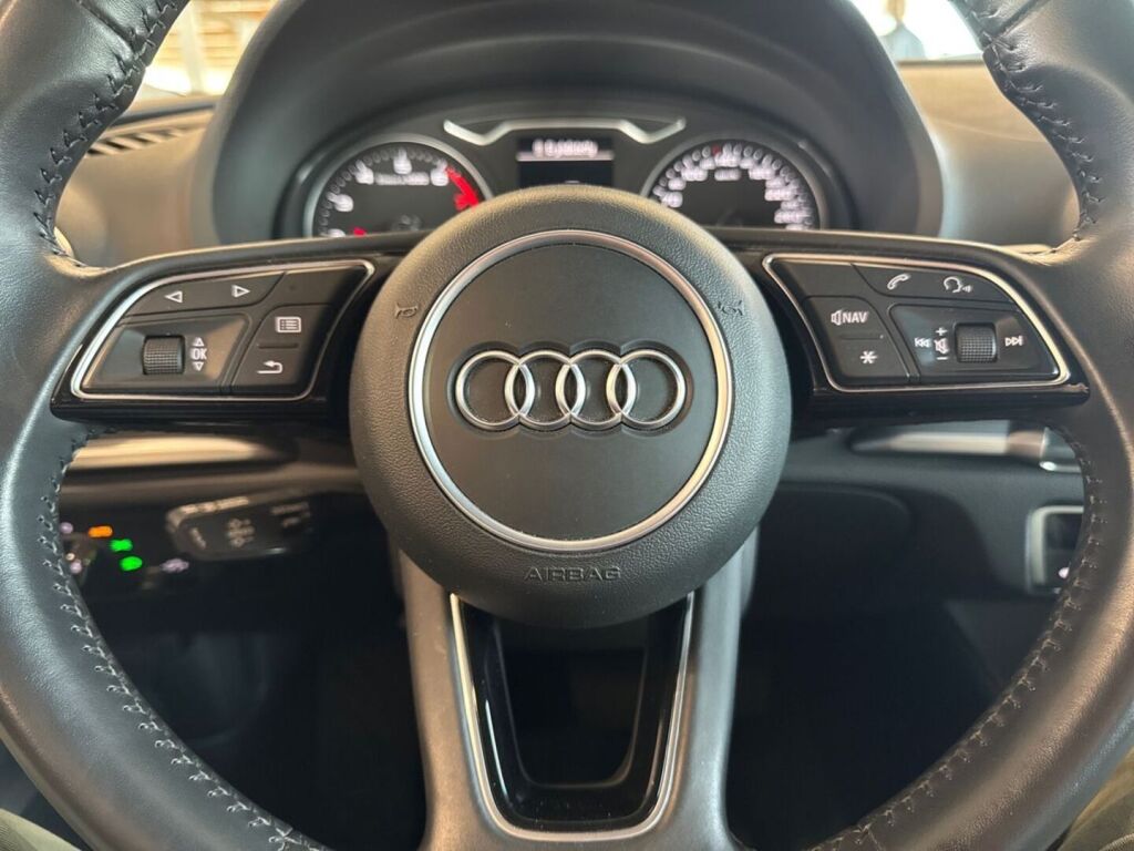 Audi A3 2018 Punainen