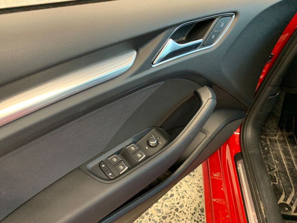 Audi A3 2018 Punainen