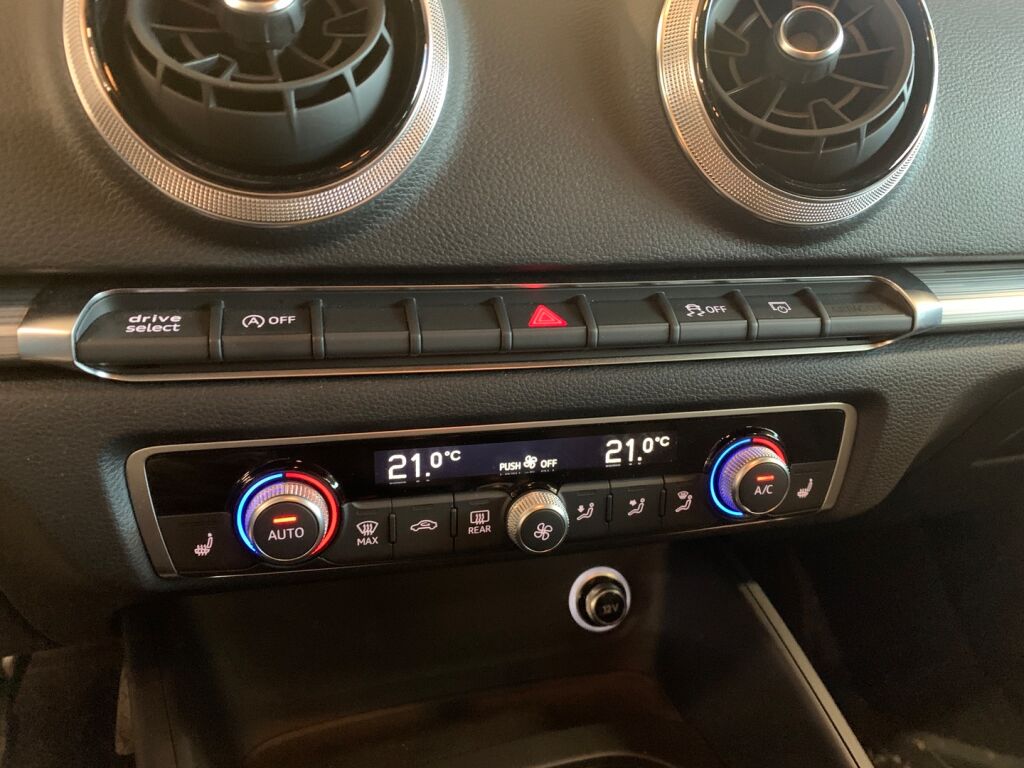 Audi A3 2018 Punainen