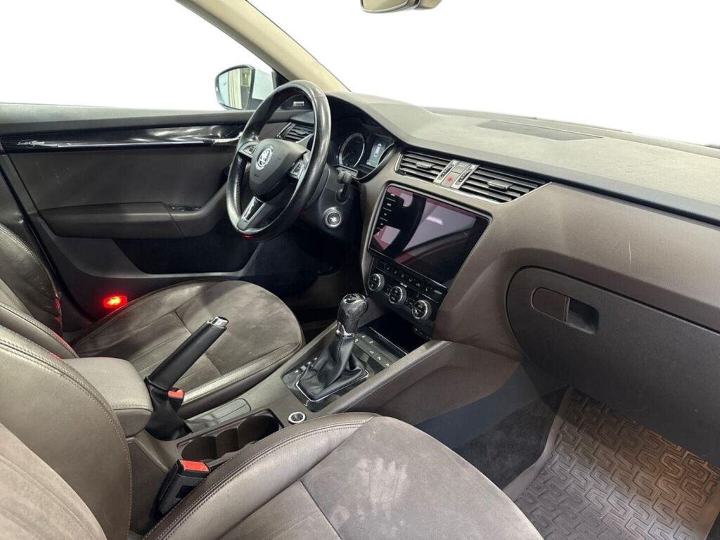 Skoda Octavia 2018 Valkoinen