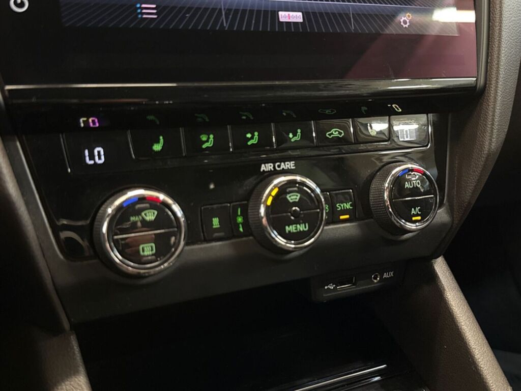 Skoda Octavia 2018 Valkoinen