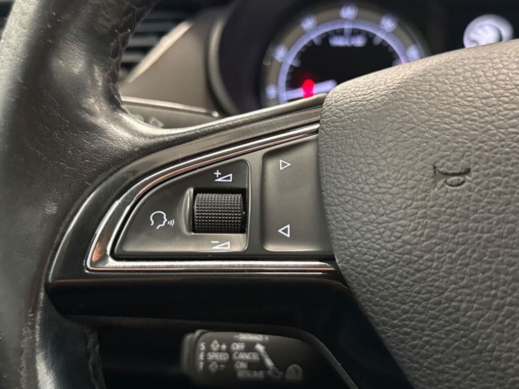 Skoda Octavia 2018 Valkoinen