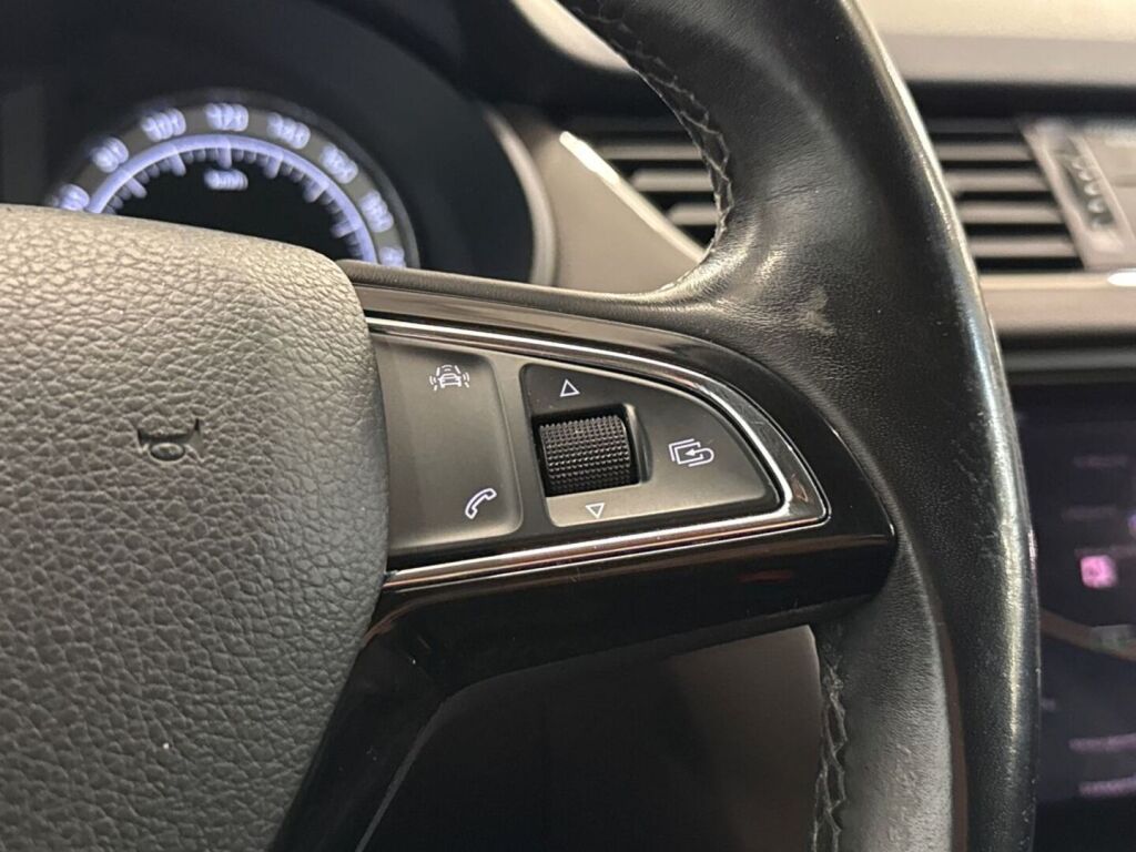 Skoda Octavia 2018 Valkoinen