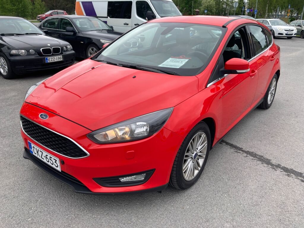 Ford Focus 2018 Punainen (Race Red)