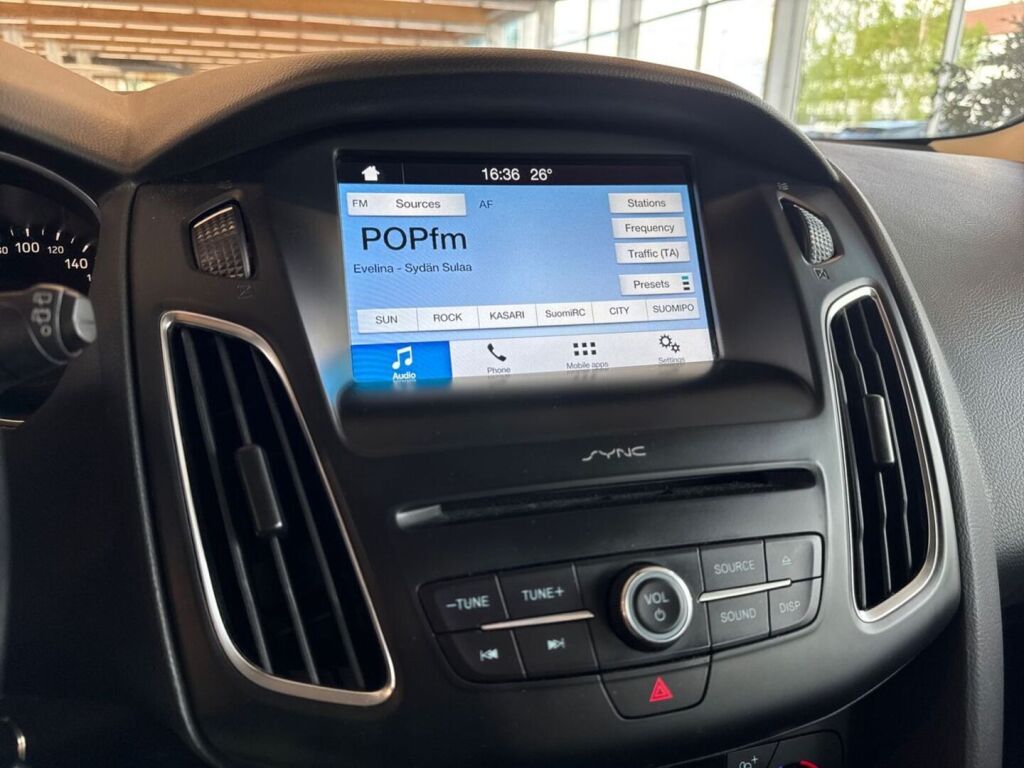 Ford Focus 2018 Punainen (Race Red)