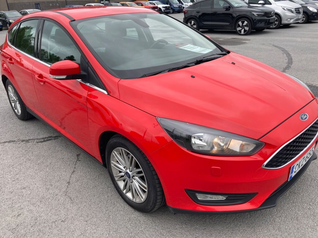 Ford Focus 2018 Punainen (Race Red)