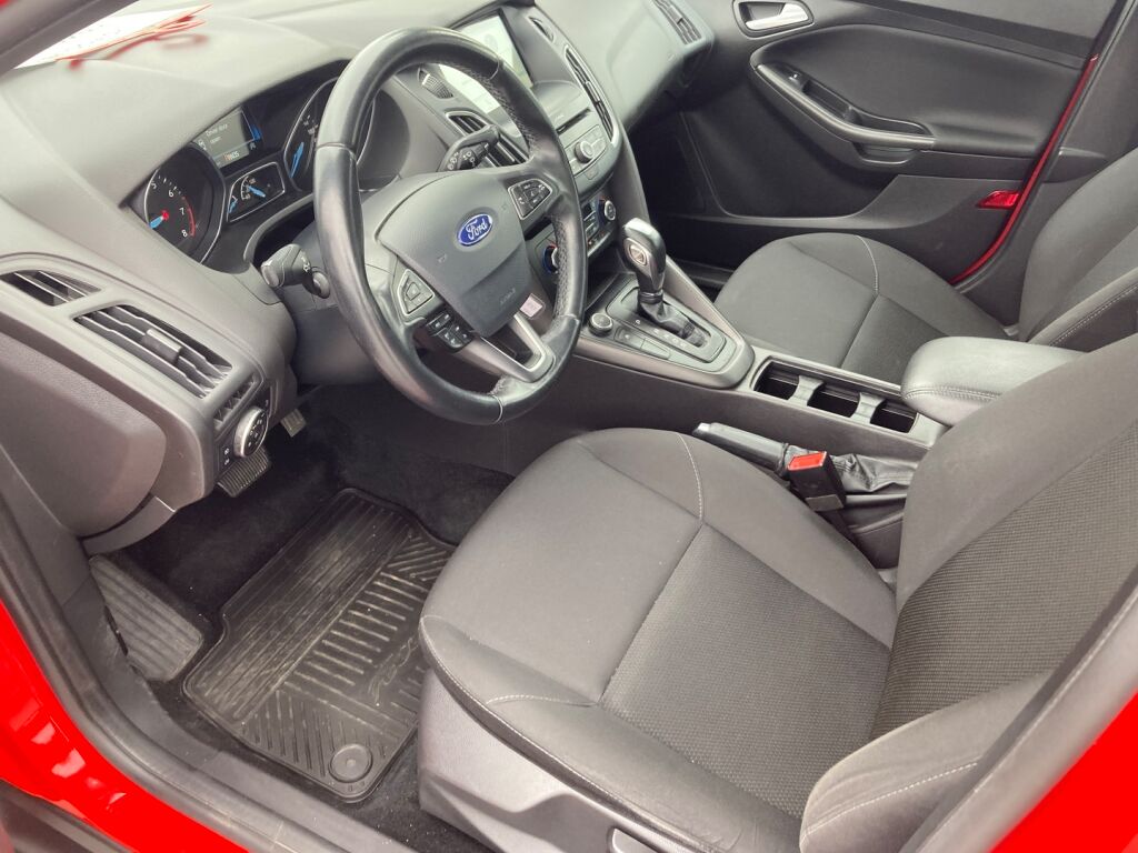 Ford Focus 2018 Punainen (Race Red)