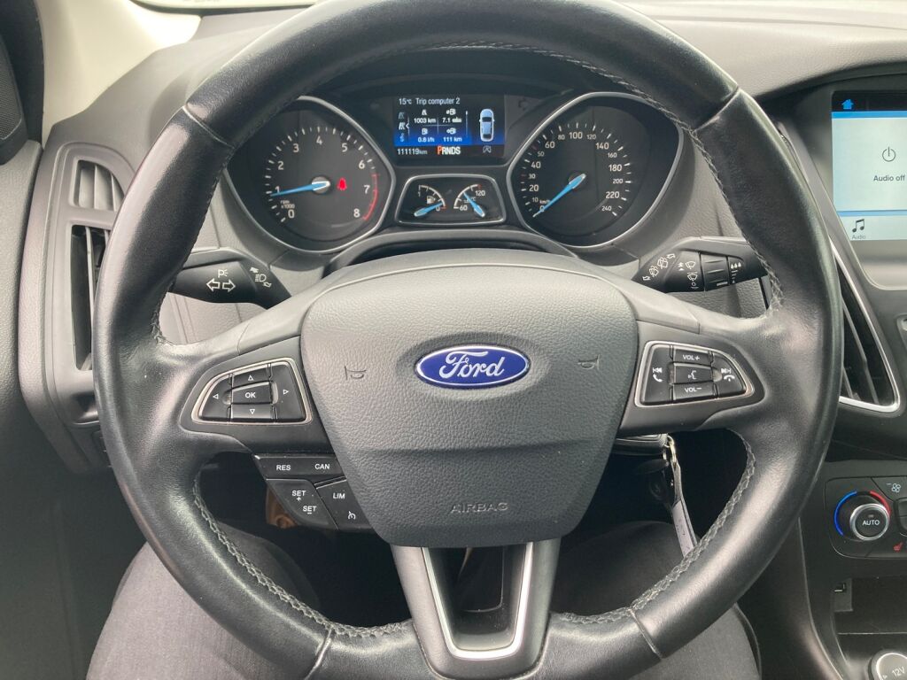 Ford Focus 2018 Punainen (Race Red)