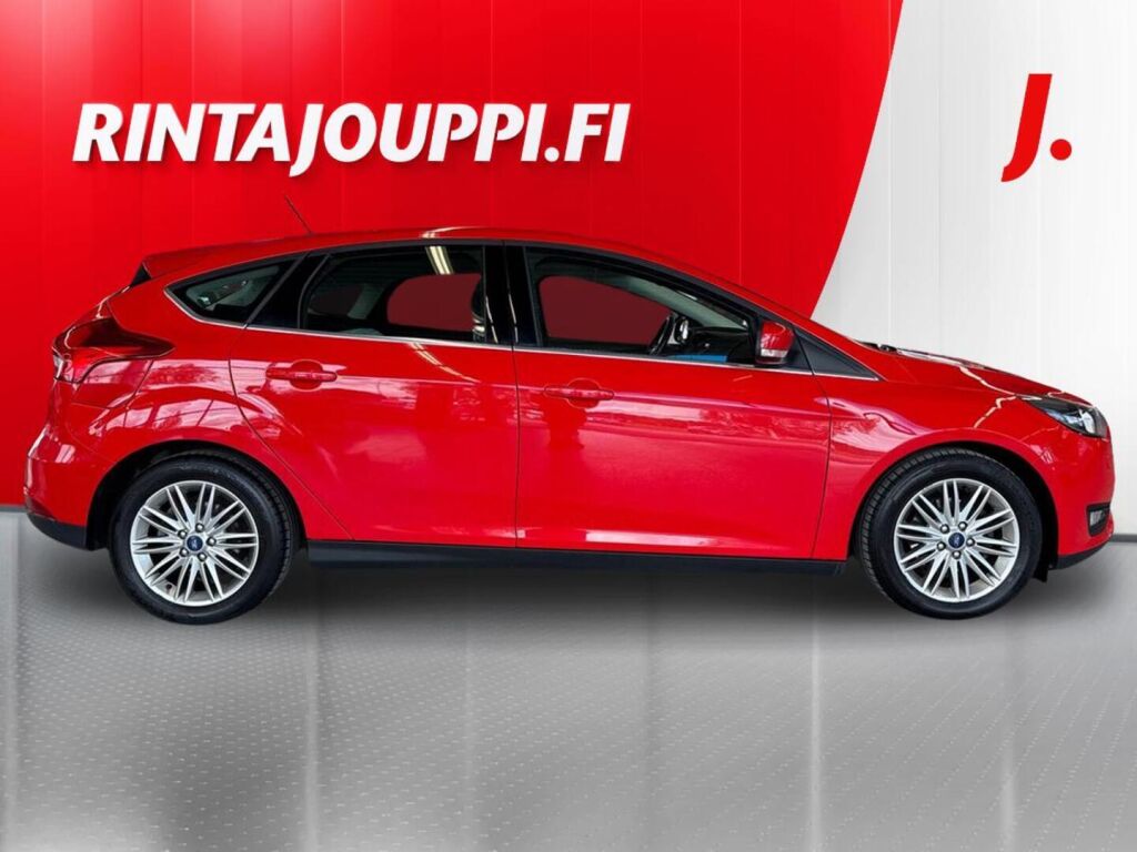 Ford Focus 2018 Punainen (Race Red)