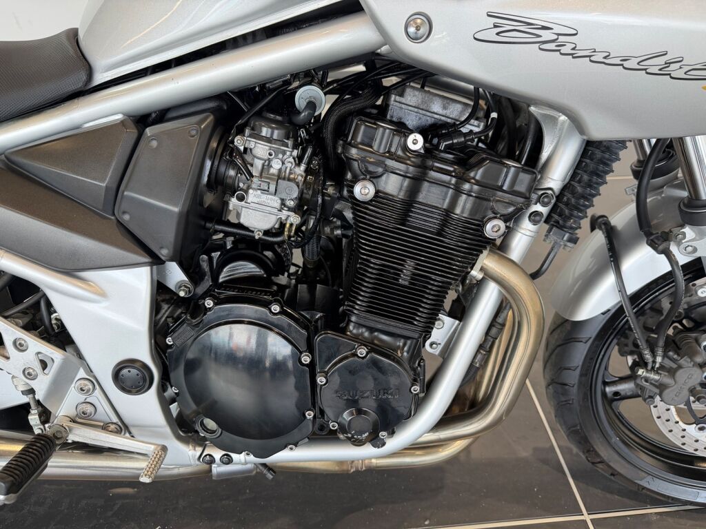 Suzuki GSF 2006 